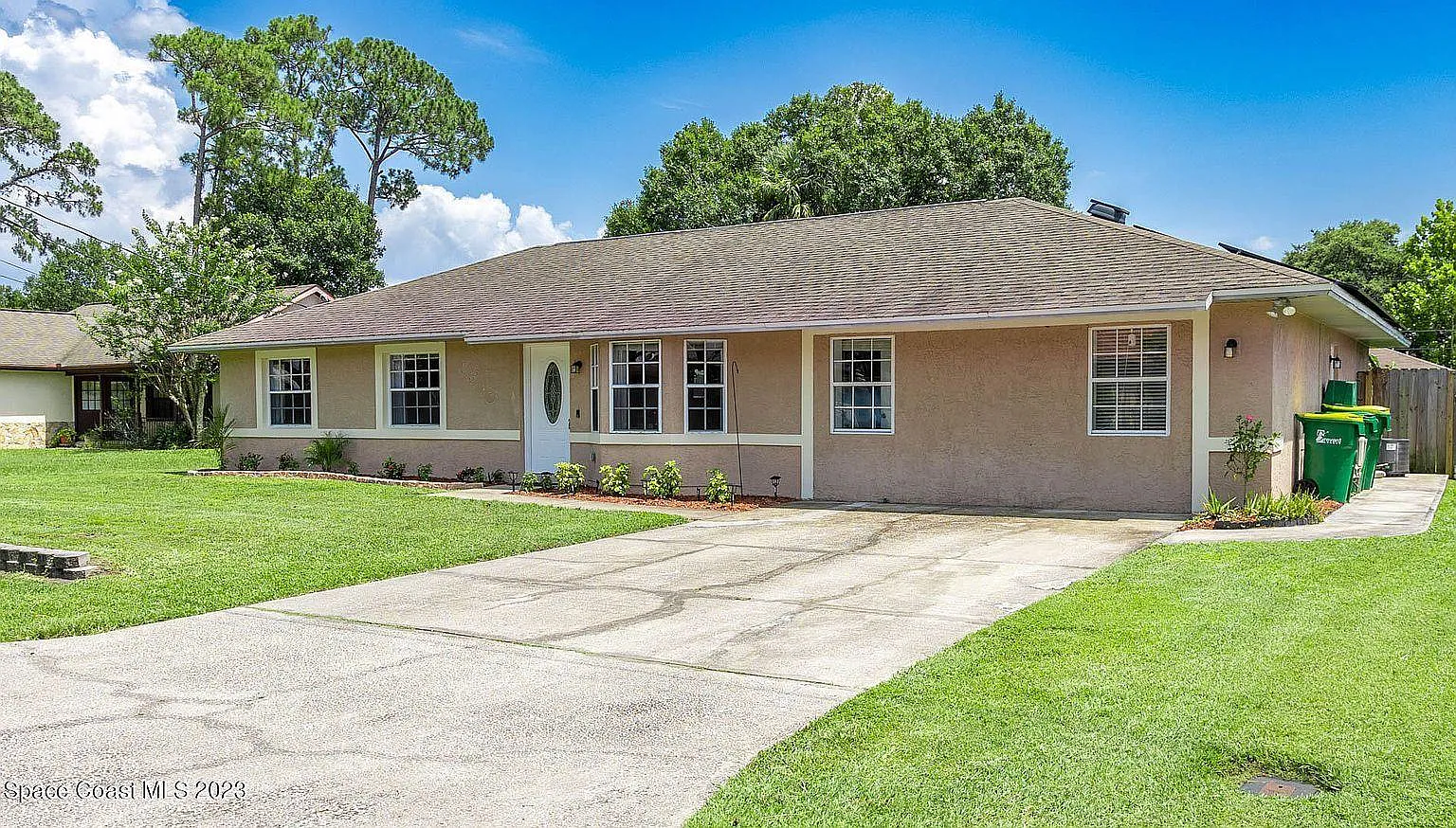 5 bed, 2000 sqft, $2,950 — Photo 2