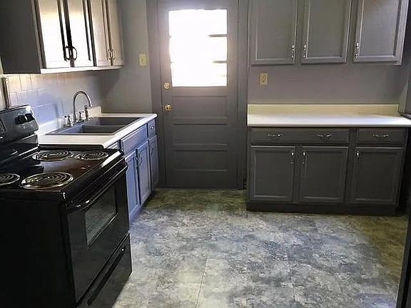 5th image of 1624 Pleasant St