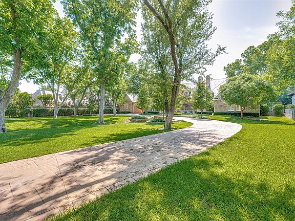 2nd image of 10445 Strait Ln
