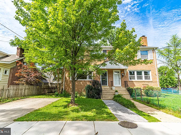 3 Groves Ave — Photo 1