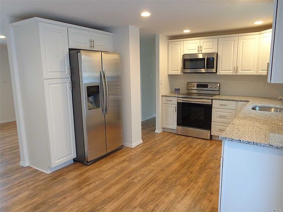 4th image of 58 Iroquois Ave