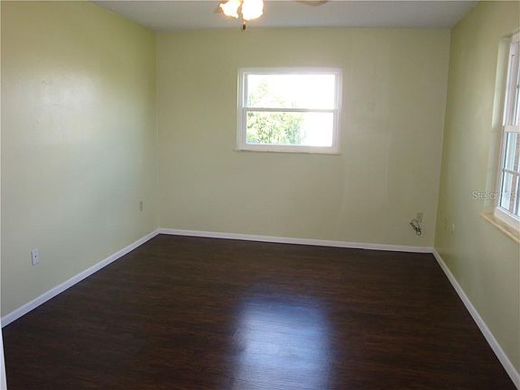5th image of 631 Oakmont Ave