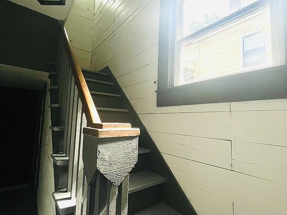 2nd image of 521 W Craig Pl #1