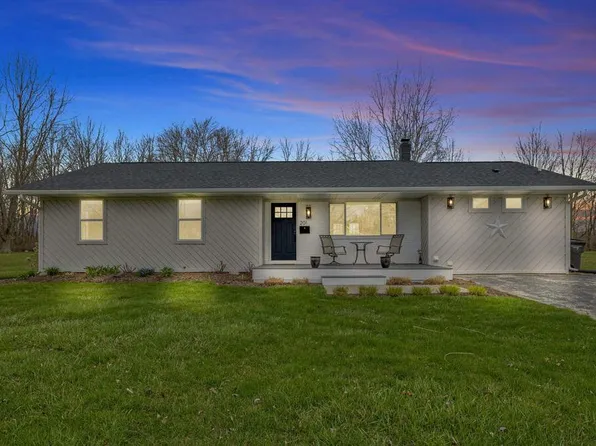 201 Chestnut St, Three Oaks, MI 49128