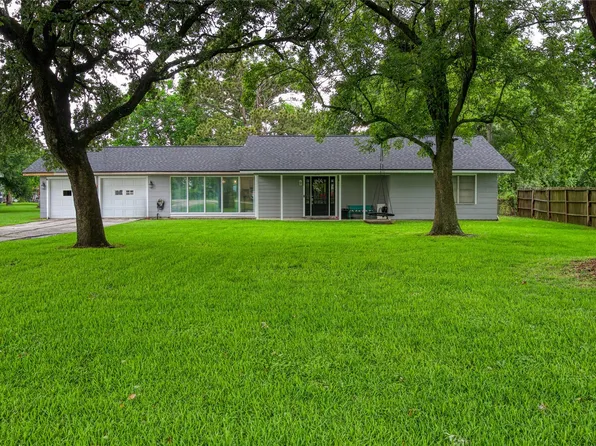 106 Crow Rd, Baytown, TX 77520