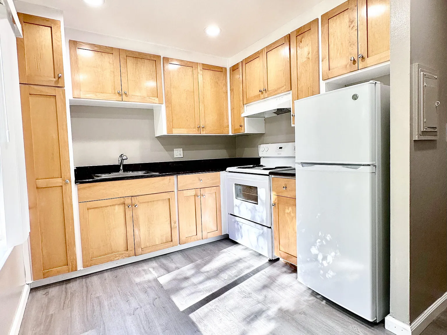 Sandalwood Apartments — Photo 3