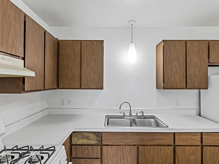 210 S Monroe St — Photo 4