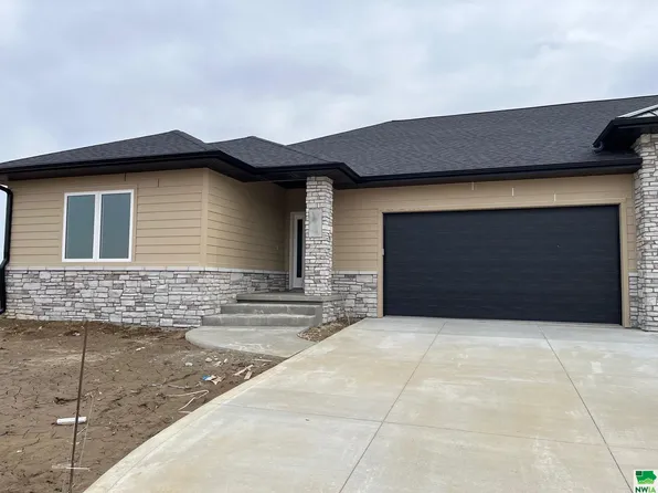 4586 Whitetail Ct, Sioux City, IA 51106