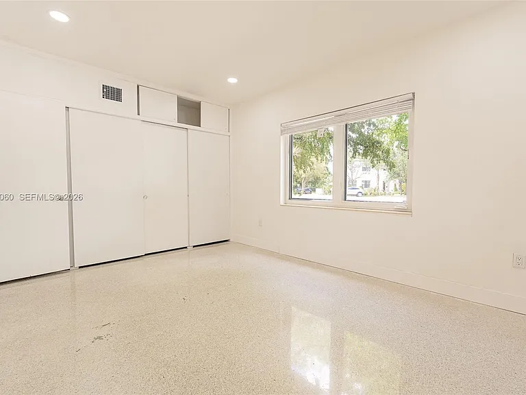 580 University Dr #2 — Photo 10