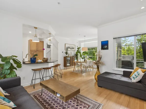3175 Baird Rd #9, North Vancouver, BC V7K 2G5