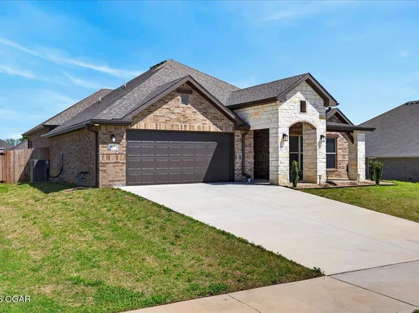 817 Blackthorn Dr, Carl Junction, MO 64834