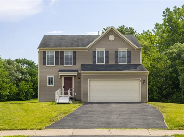 3 Coneflower Dr, West Henrietta, NY 14586