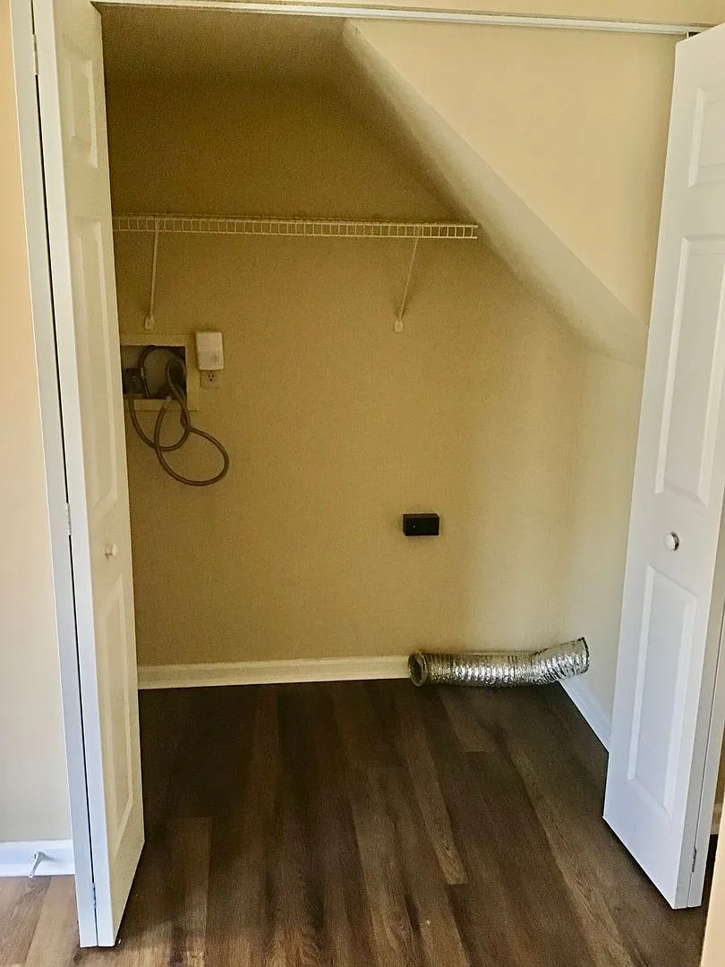 Coming Soon Beautiful 2 Bedroom Townhome In Skiffes Creek Circle — Photo 4