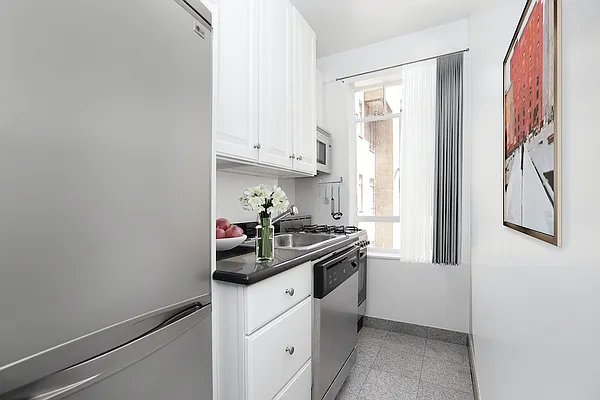 Rented by Central Park South Associates | media 6