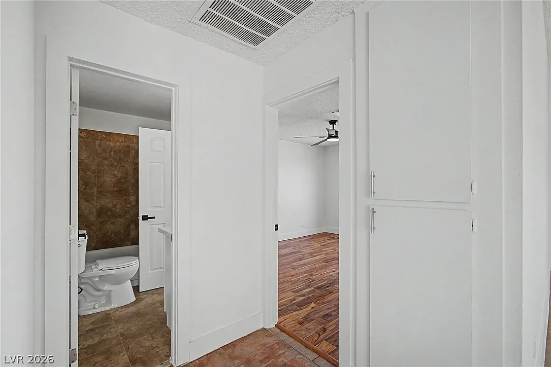 2 bed, 2.0 bath, 1031 sqft, $1,800 — Photo 3