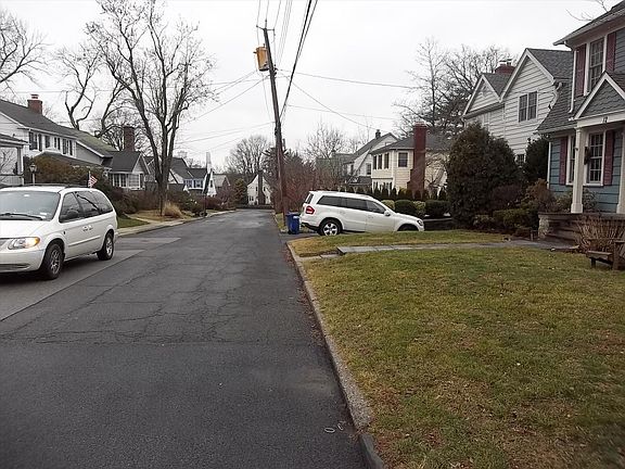 5th image of 12 Manor Ln