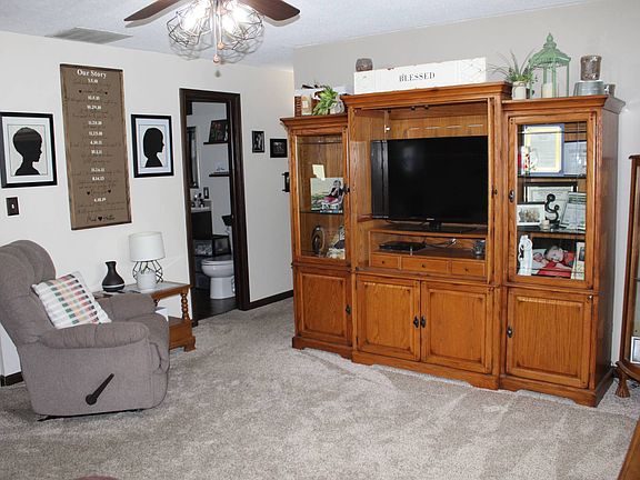 2nd image of 9 Hickory Ln
