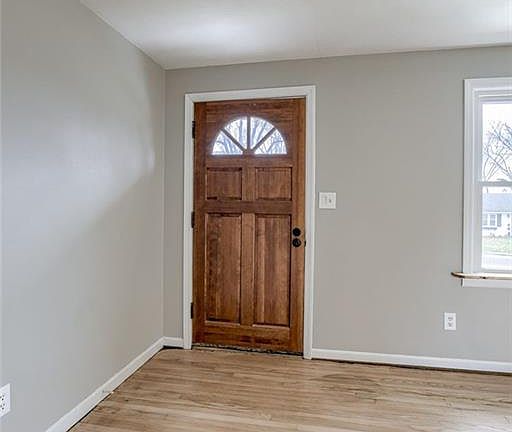 4th image of 4006 W 62nd Ter