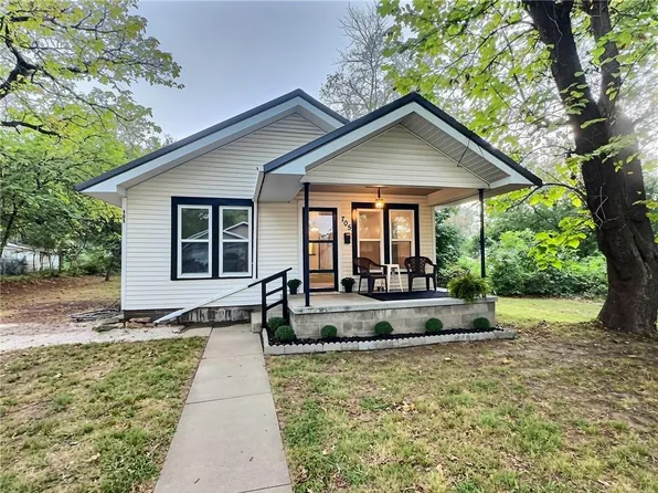 705 N Clay St, Nevada, MO 64772
