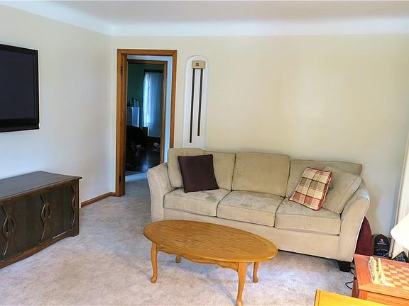 3rd image of 18921 Locherie Ave