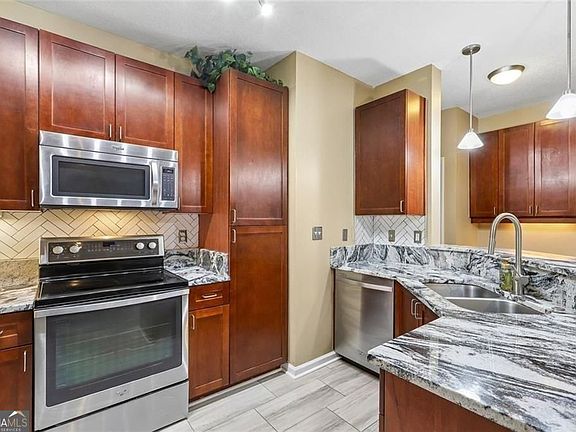 3rd image of 400 17th St NW Unit 1233