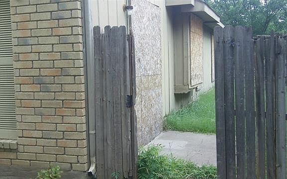 3rd image of 2712 Briarbank Cir