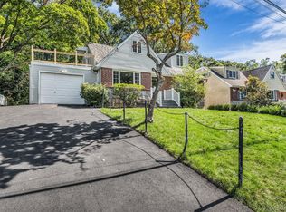 26 Shelley Place, Huntington Station, NY 11746