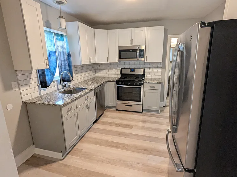 619 Sawyer St — Photo 11