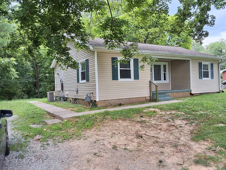 1523 Hill St — Photo 2