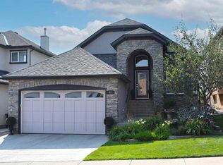 92 Sherwood Rise NW, Calgary, AB T3R1P6