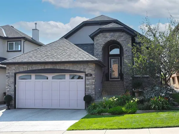 92 Sherwood Rise NW, Calgary, AB T3R 1P6