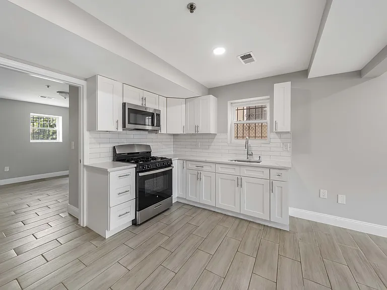 26-28 Avon Avenue - Ground Floor — Photo 4