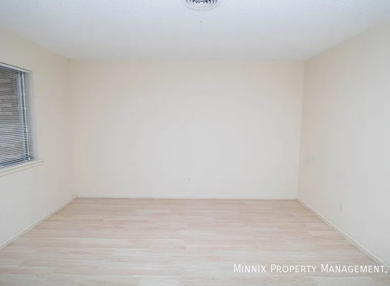 4414 52nd St — Photo 5