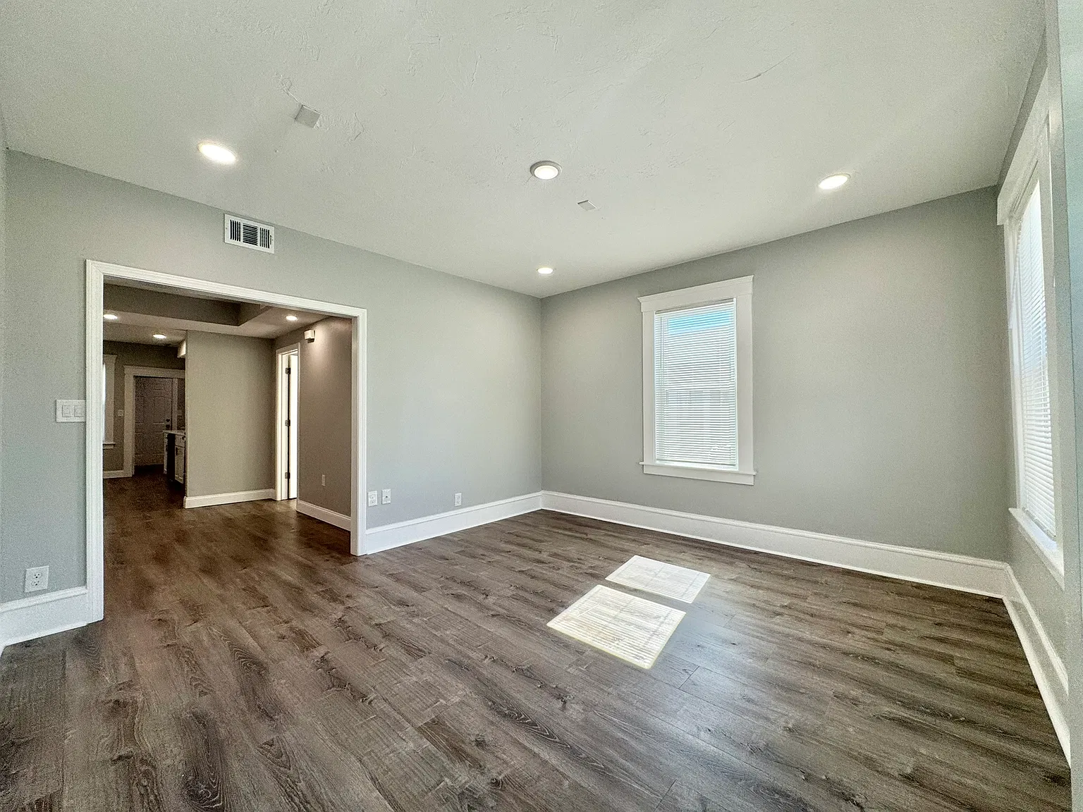 20 Lakewood Street - 3R — Photo 3