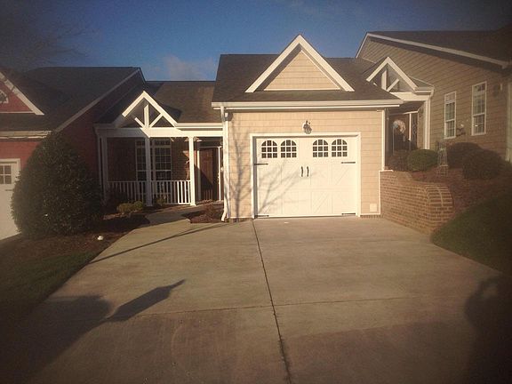 3rd image of 52 Hillhouse Ln