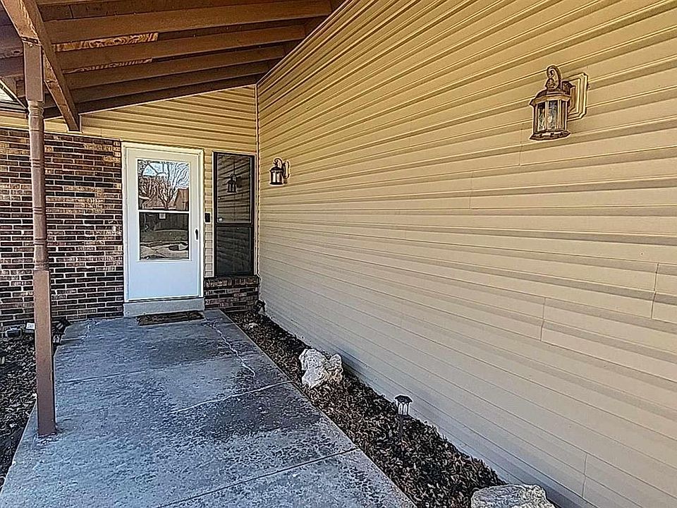 1st image of 11352 Aspen Woods Dr