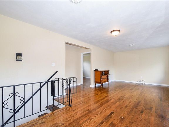 3rd image of 5421 Mayfield St