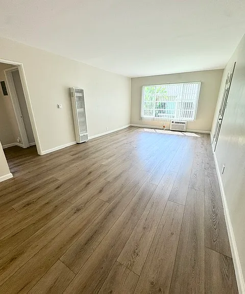 1128 E Lexington Dr #6 — Photo 2