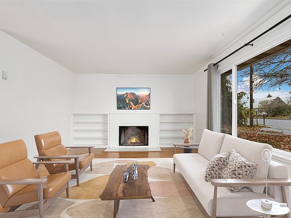 5th image of 9639 Bridgeport Way SW