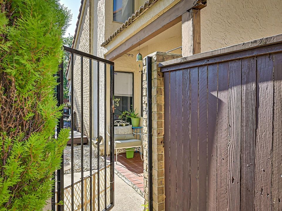 2nd image of 555 Ranch Trl APT 206