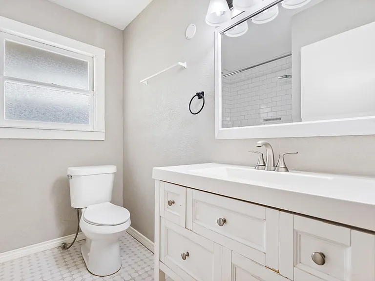 704 Curtiss Ave — Photo 17