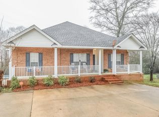 135 Forestview Dr, Millbrook, AL 36054