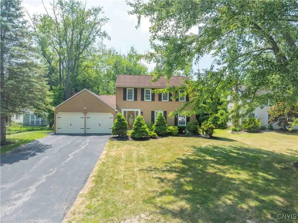 7655 Doubletree Cir, North Syracuse, NY 13212