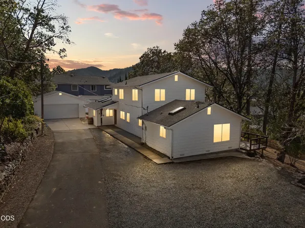 350 7th St, Rogue River, OR 97537