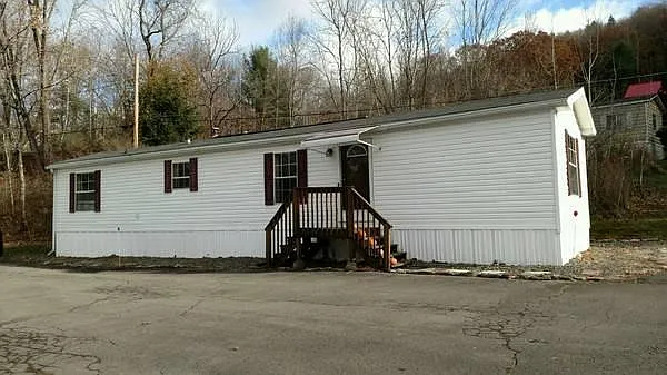 15 Reinhardt Hl — Photo 2