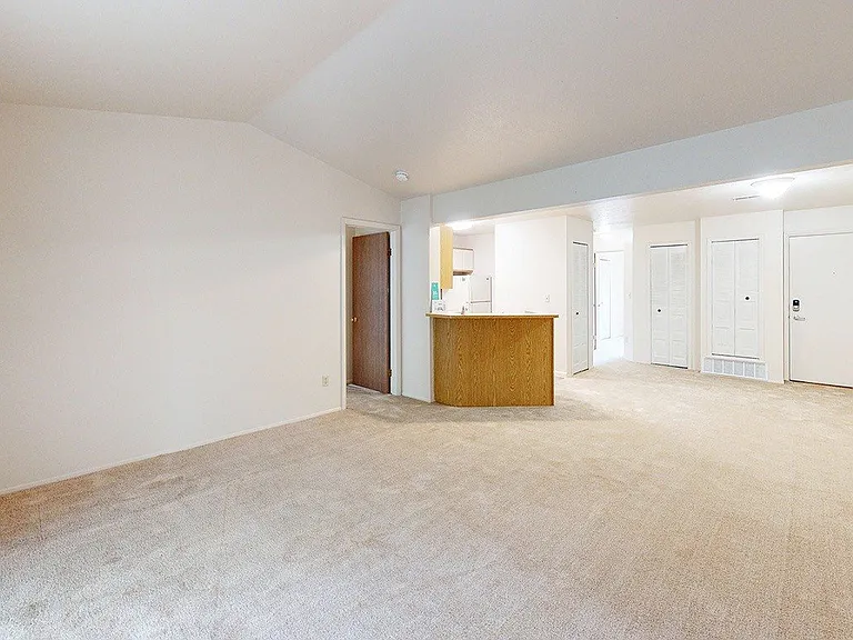 Emerald Park Apartments — Photo 5
