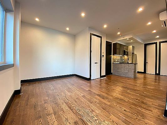3rd image of 340 Irving Ave #2