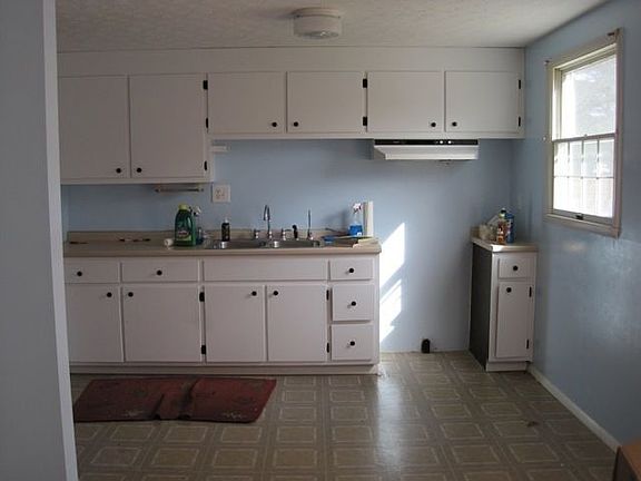 4th image of 376 Adamle Dr