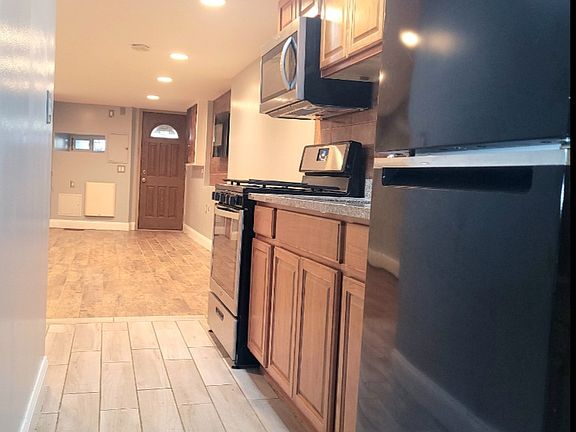 4th image of 2066A Bergen St #Basement