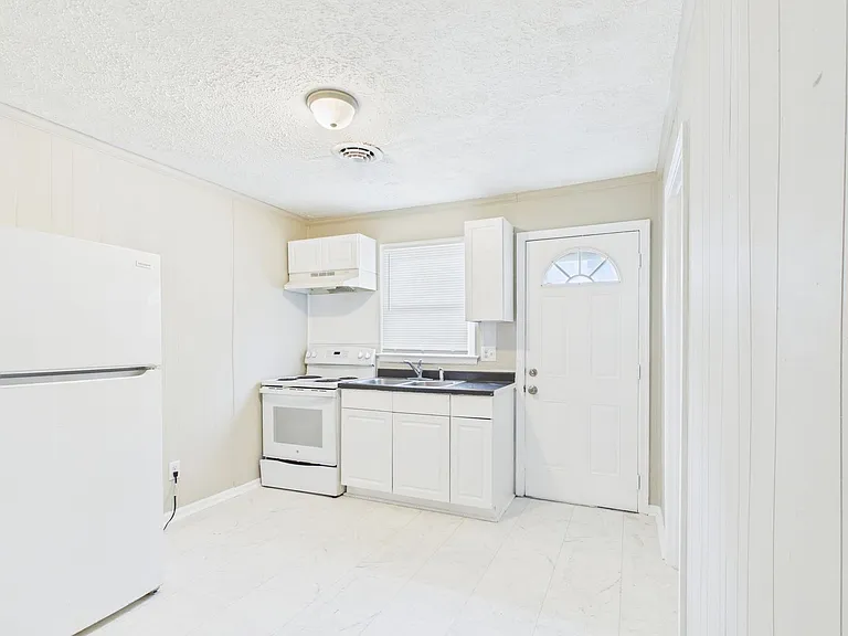 838 S Jones St #B — Photo 4